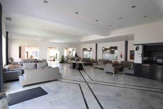Imagen de los interiores del Hotel Ohtels Carabela Beach & Golf. Foto 8