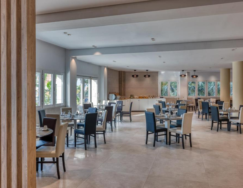 Imagen del bar/restaurante del Hotel Ohtels Gran Hotel Almeria. Foto 3