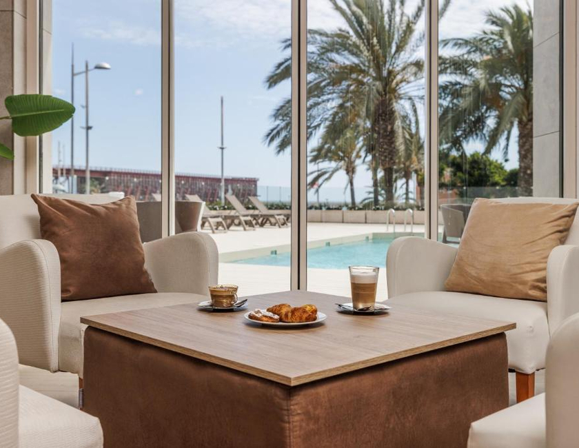Imagen de los interiores del Hotel Ohtels Gran Hotel Almeria. Foto 15