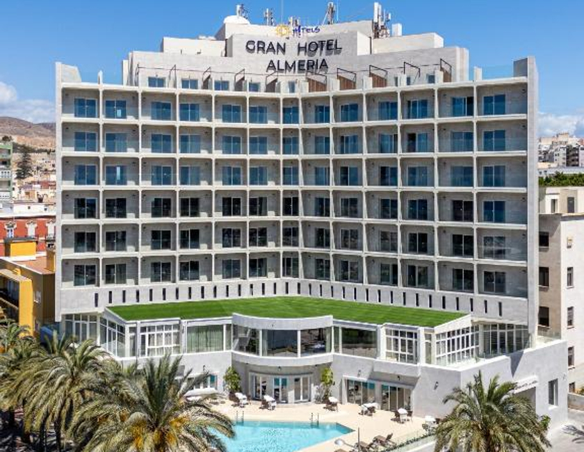 Imagen de los exteriores del Hotel Ohtels Gran Hotel Almeria. Foto 9