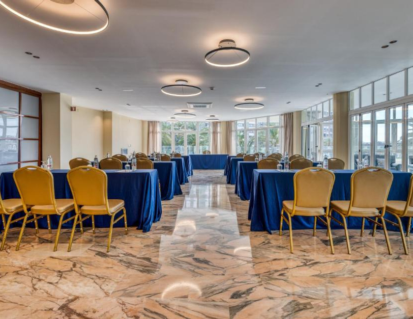Imagen de los interiores del Hotel Ohtels Gran Hotel Almeria. Foto 16