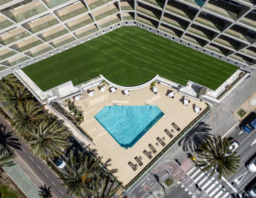 Imagen de la piscina del Hotel Ohtels Gran Hotel Almeria. Foto 18