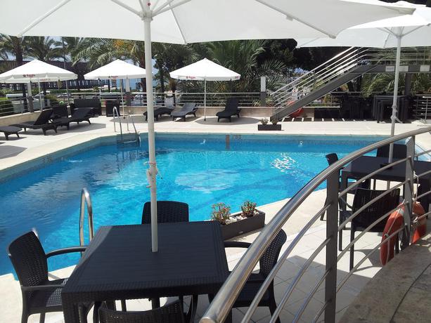 Imagen de la piscina del Hotel Ohtels Gran Hotel Almeria. Foto 11