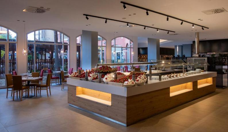 Imagen del bar/restaurante del Hotel Ohtels Islantilla. Foto 4