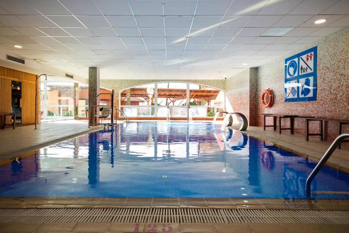 Imagen de la piscina del Hotel Ohtels La Hacienda. Foto 11