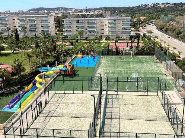 Imagen de los exteriores del Hotel Ohtels La Hacienda. Foto 9