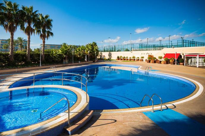 Imagen de la piscina del Hotel Ohtels La Hacienda. Foto 14