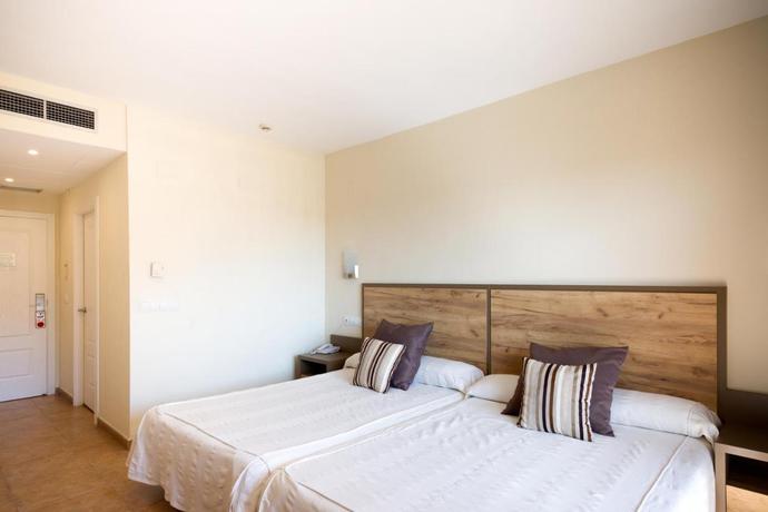 Imagen de la habitación del Hotel Ohtels La Hacienda. Foto 6