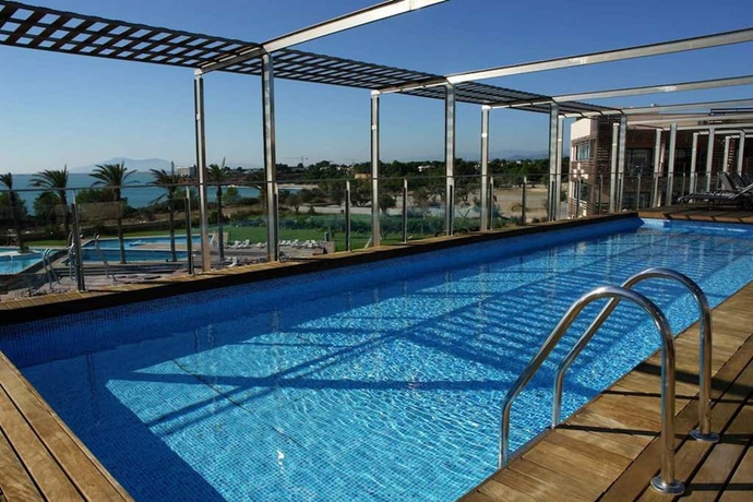 Imagen de la piscina del Hotel Ohtels Les Oliveres. Foto 17