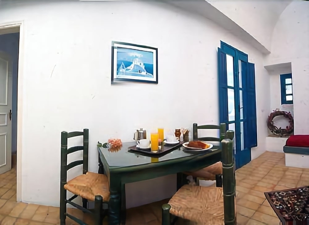 Imagen de la habitación del Hotel Oia's Sunset. Foto 2