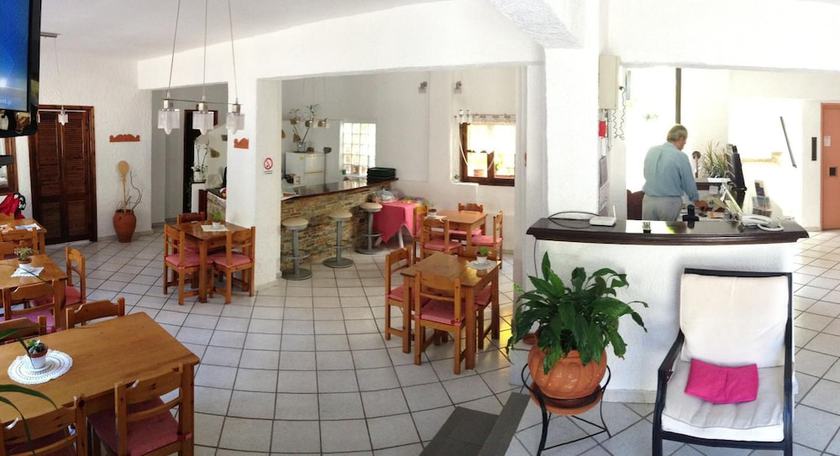 Imagen del bar/restaurante del Hotel Oinoi. Foto 7