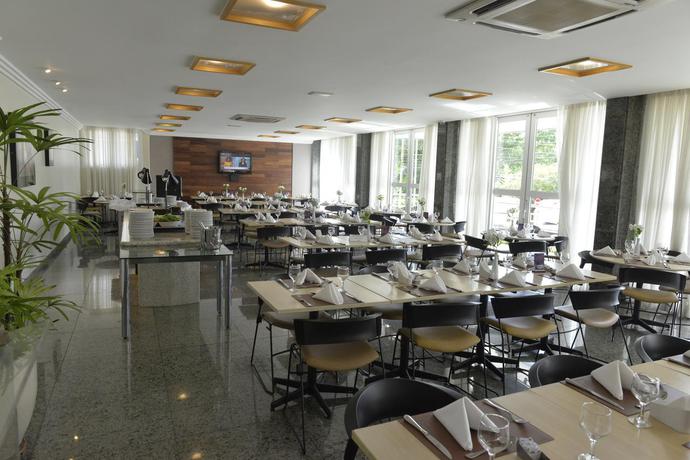 Imagen del bar/restaurante del Hotel Oitis. Foto 2