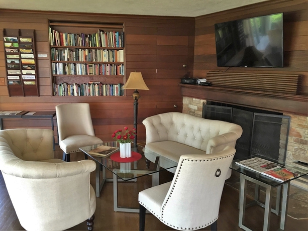 Imagen de los interiores del Hotel Ojai Retreat and Inn. Foto 16