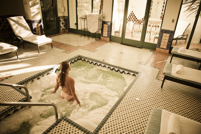 Imagen de la piscina del Hotel Ojai Valley Inn. Foto 15