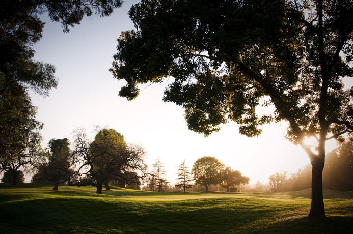 Imagen de los exteriores del Hotel Ojai Valley Inn. Foto 8