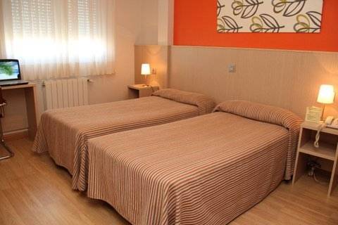 Imagen de la habitación del Hotel Ok La Basílica. Foto 12