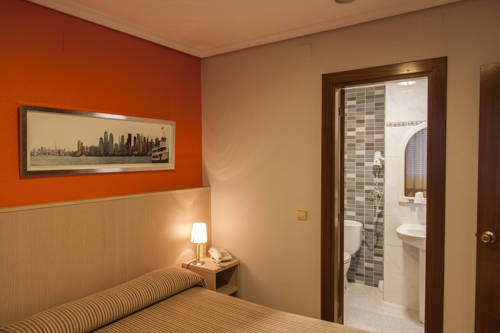 Imagen de la habitación del Hotel Ok La Basílica. Foto 16