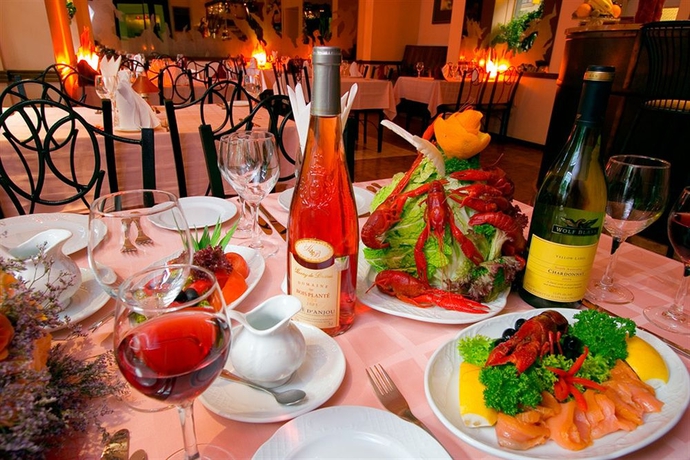 Imagen del bar/restaurante del Hotel Ok, Riga. Foto 2