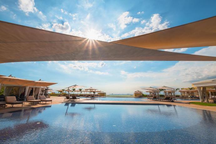 Imagen de la piscina del Hotel Okada Manila. Foto 20