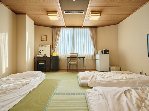 Imagen de la habitación del Hotel Okasan. Foto 10