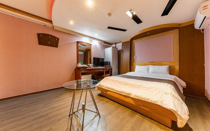 Imagen de la habitación del Hotel Okcheon Rivera. Foto 15