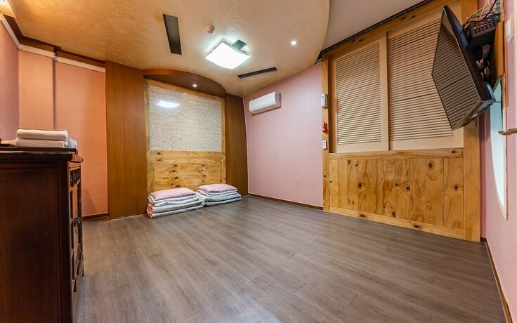 Imagen de la habitación del Hotel Okcheon Rivera. Foto 19