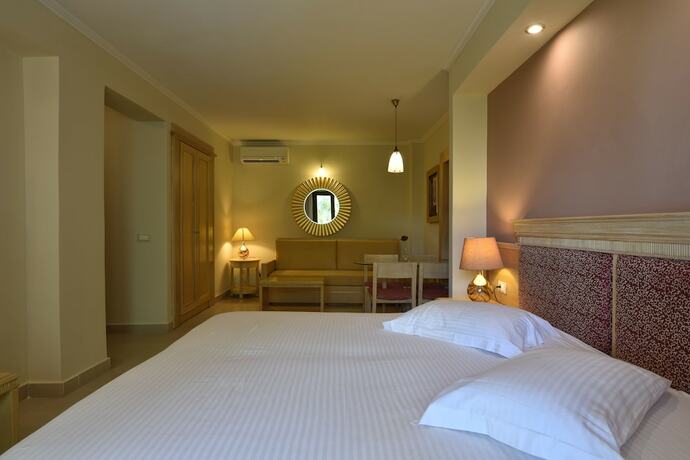 Imagen de la habitación del Hotel Okeanis Golden Resort. Foto 12