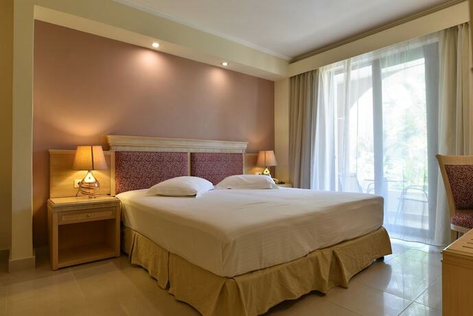 Imagen de la habitación del Hotel Okeanis Golden Resort. Foto 18