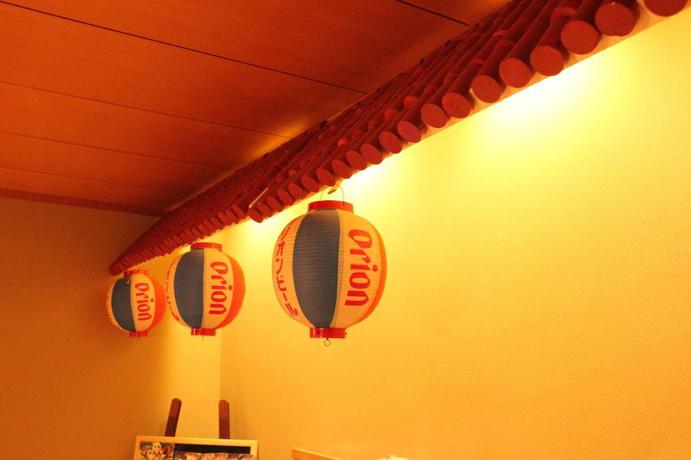 Imagen de los interiores del Hotel Okinawa Minshuku Kariyushi Honkan. Foto 19