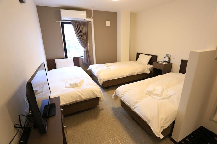 Imagen de la habitación del Hotel Okini Namba. Foto 17