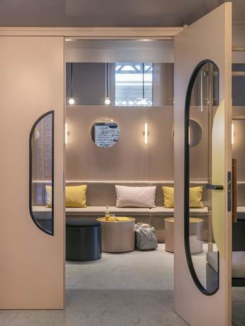 Imagen de los interiores del Hotel Okko Hotels Paris Gare De L'est. Foto 10