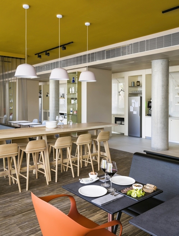 Imagen del bar/restaurante del Hotel Okko Hotels Paris Porte De Versailles. Foto 7