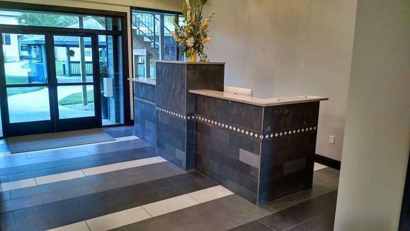 Imagen de los interiores del Hotel Okoboji Commons. Foto 20