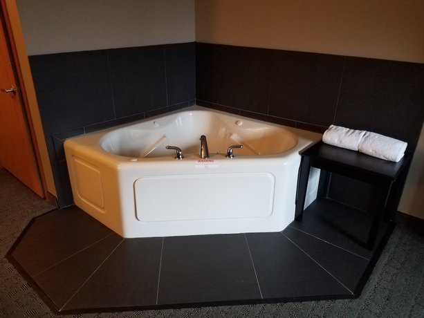 Imagen de la habitación del Hotel Okoboji Inn and Suites. Foto 10