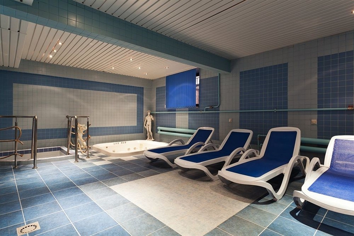 Imagen de la piscina del Hotel Oksana. Foto 16