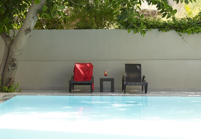 Imagen de la piscina del Hotel Oktober Downtown Boutique. Foto 14