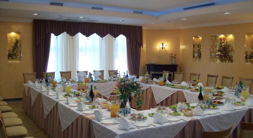 Imagen del bar/restaurante del Hotel Oktyabrskaya Ulyanovsk. Foto 2