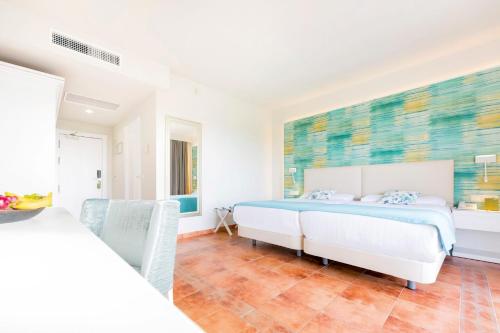 Imagen de la habitación del Hotel Oku Andalusia, La L&iacute;nea de la Concepci&oacute;n. Foto 8
