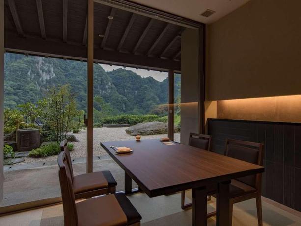 Imagen del bar/restaurante del Hotel Okuhita Spa Umehibiki. Foto 6