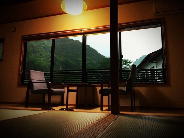 Imagen de la habitación del Hotel Okumizuma Onsen. Foto 5