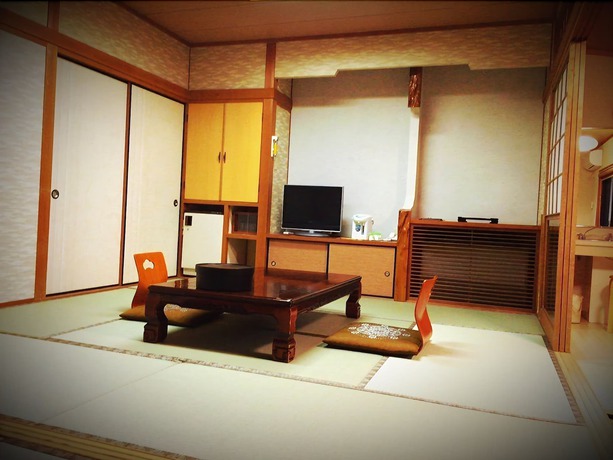 Imagen de la habitación del Hotel Okumizuma Onsen. Foto 13