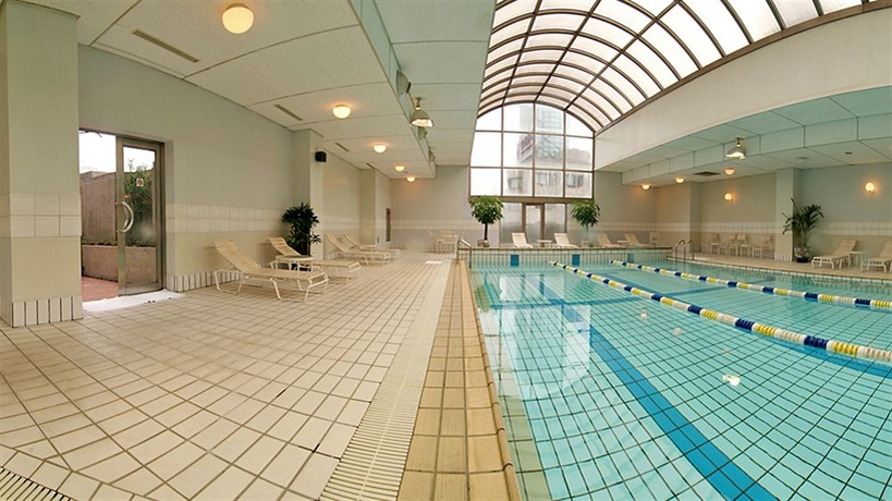 Imagen de la piscina del Hotel Okura Garden Shanghai. Foto 8