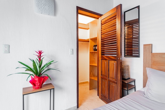 Imagen de la habitación del Hotel Olas Altas Suites. Foto 2
