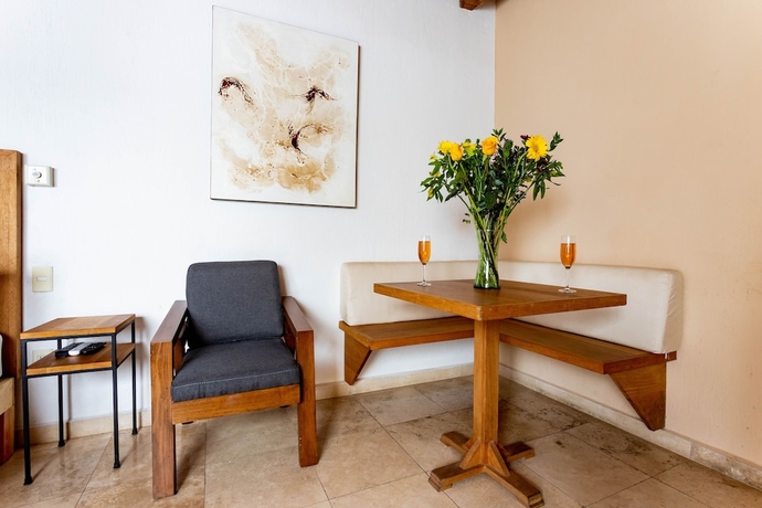 Imagen de la habitación del Hotel Olas Altas Suites. Foto 9