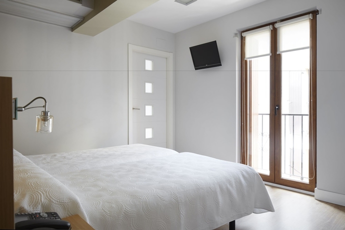 Imagen de la habitación del Hotel Olatu. Foto 8