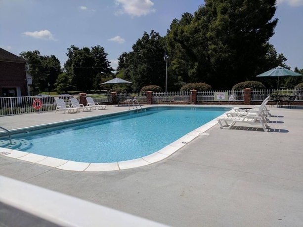 Imagen de la piscina del Hotel Old Bardstown Inn. Foto 18