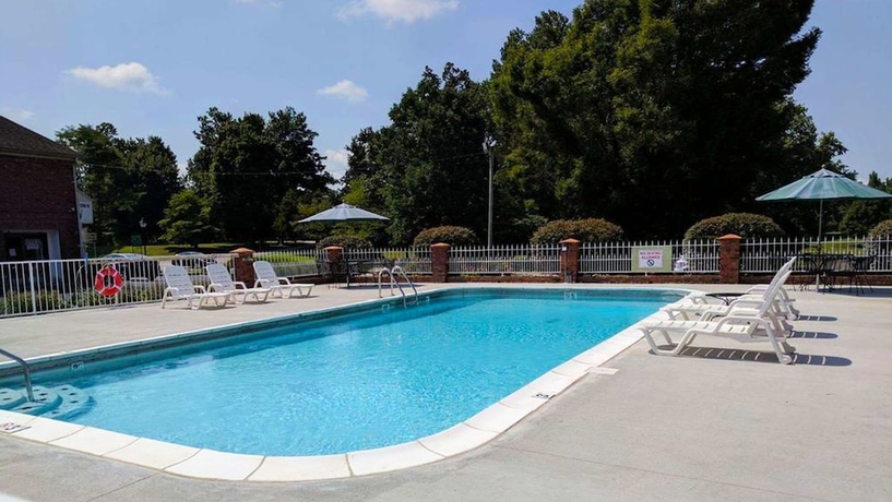 Imagen de la piscina del Hotel Old Bardstown Inn. Foto 19