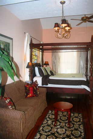 Imagen de la habitación del Hotel Old City House Inn and Restaurant. Foto 8
