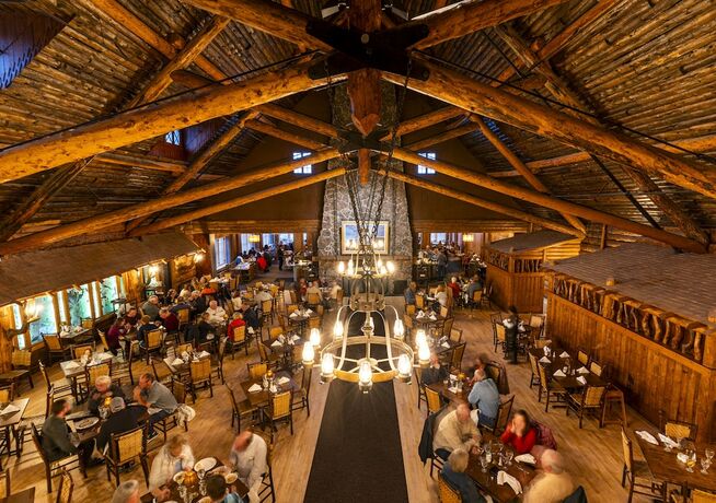 Imagen del bar/restaurante del Hotel Old Faithful Inn - Inside The Park. Foto 9