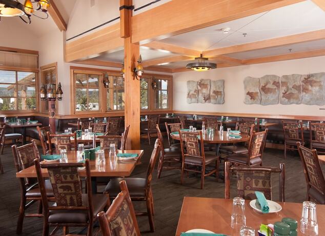 Imagen del bar/restaurante del Hotel Old Faithful Snow Lodge And Cabins - Inside The Park. Foto 11